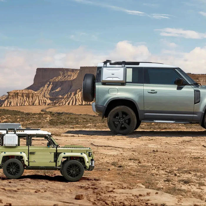 Land Rover Defender (2573 Pieces)